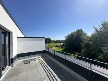 JA, zur neuwertigen Doppelhaushälfte mit Dachterrasse + Garten ‚Montanushof‘ in Solingen-Aufderhöhe – Bild: 29895