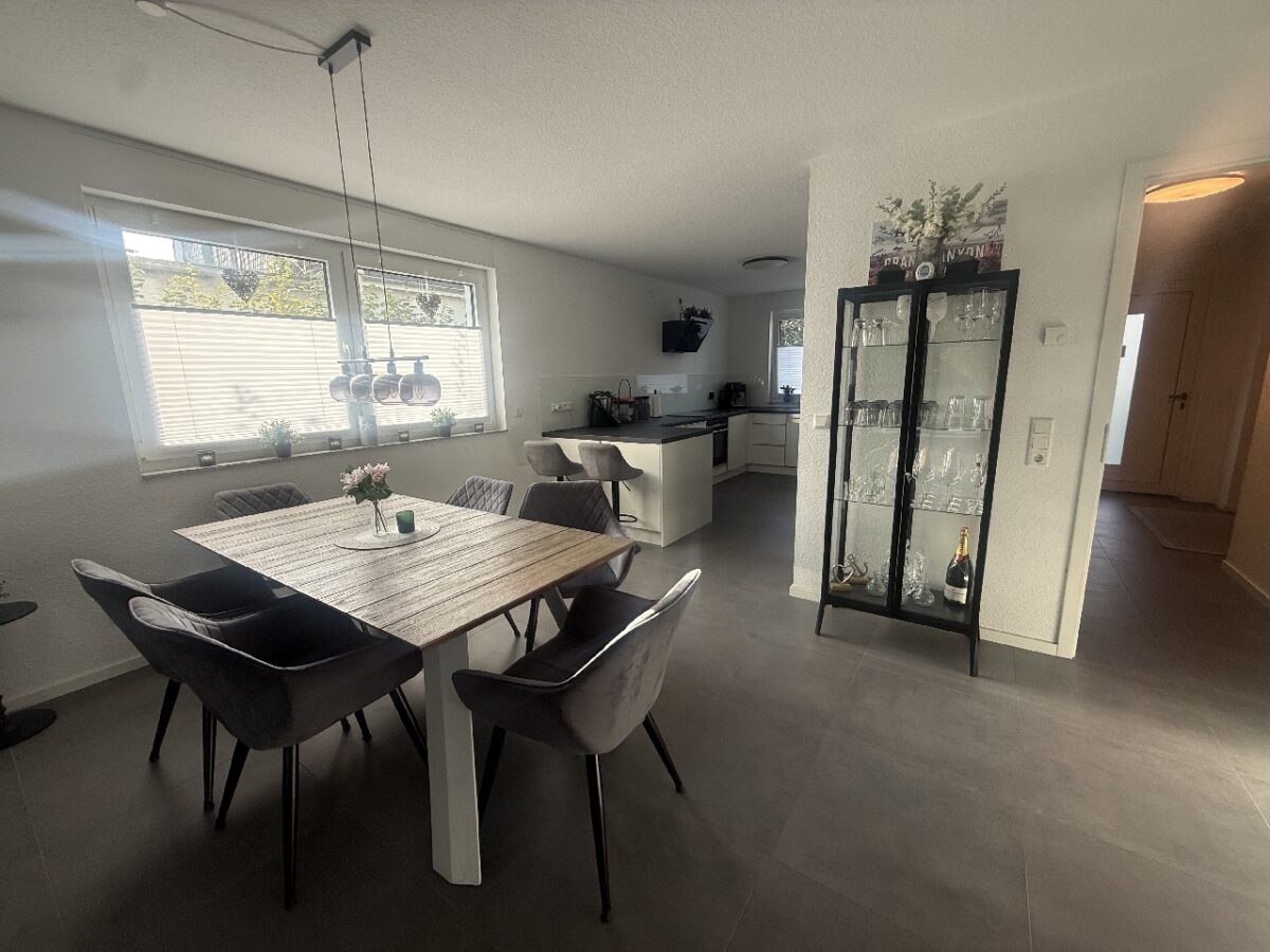 JA, zur neuwertigen Doppelhaushälfte mit Dachterrasse + Garten ‚Montanushof‘ in Solingen-Aufderhöhe – Bild: 29899