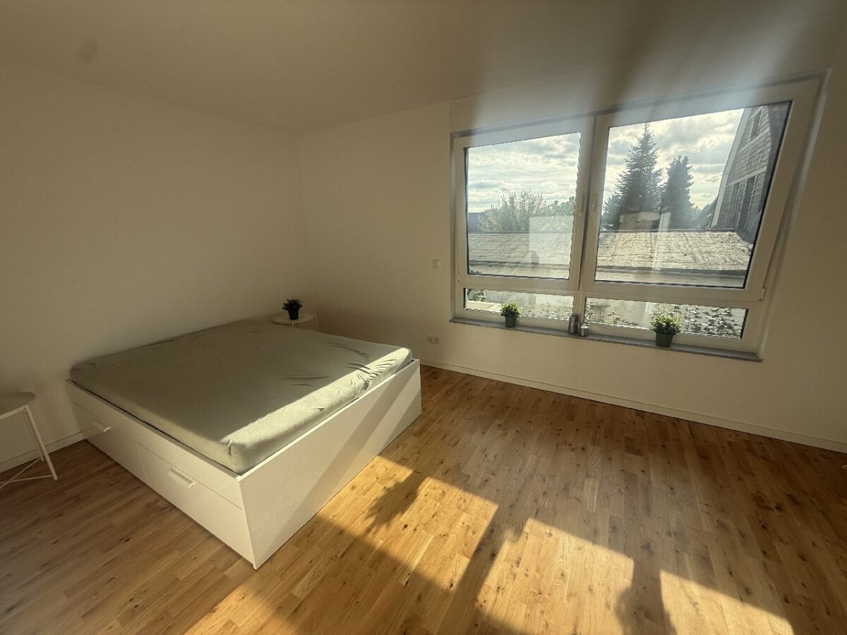 JA, zur neuwertigen Doppelhaushälfte mit Dachterrasse + Garten ‚Montanushof‘ in Solingen-Aufderhöhe – Bild: 29907